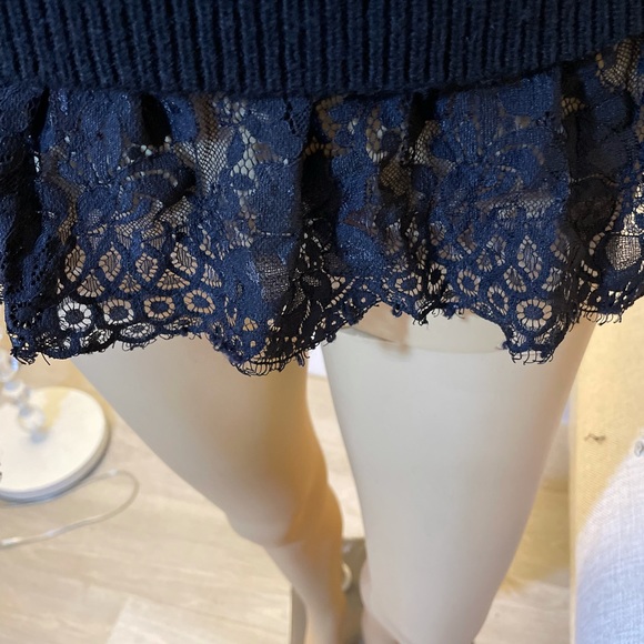 Guess, Black Sequined Sweater W/ Lace bottom Sz 10 - Picture 3 of 9